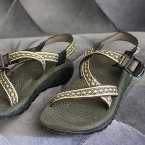 Chacos (no toe loop)